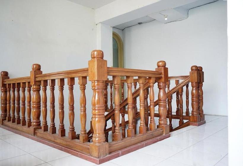 בית מלון כפרי Spot On 2186 Pondok Mahkota