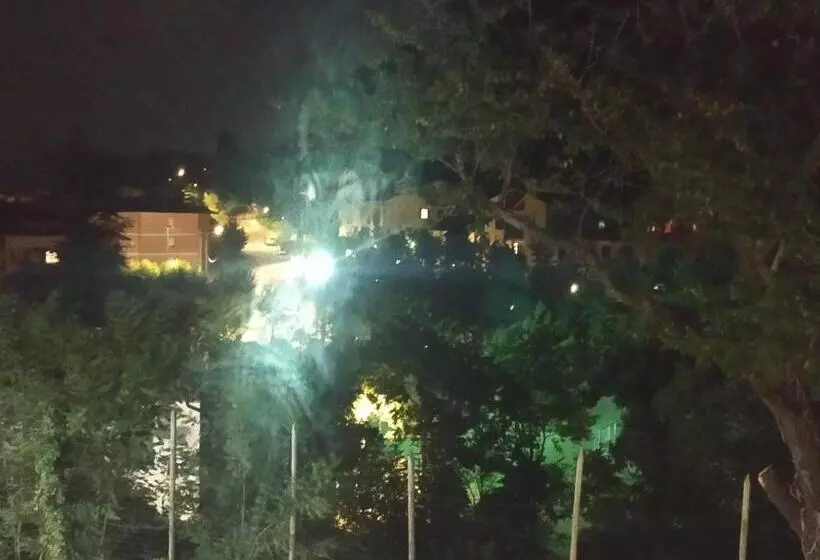 Aamiaismajoitus (B&B) London Cafè