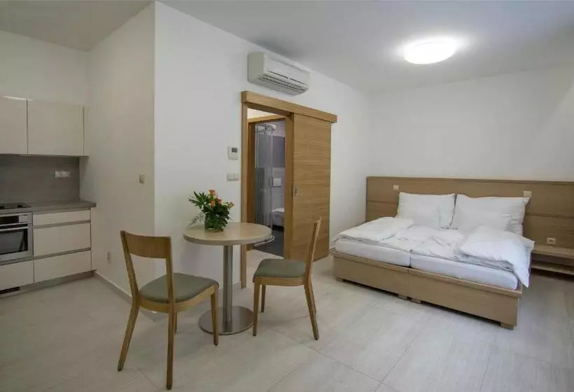 Hotelli A Restaurace U Stavaře