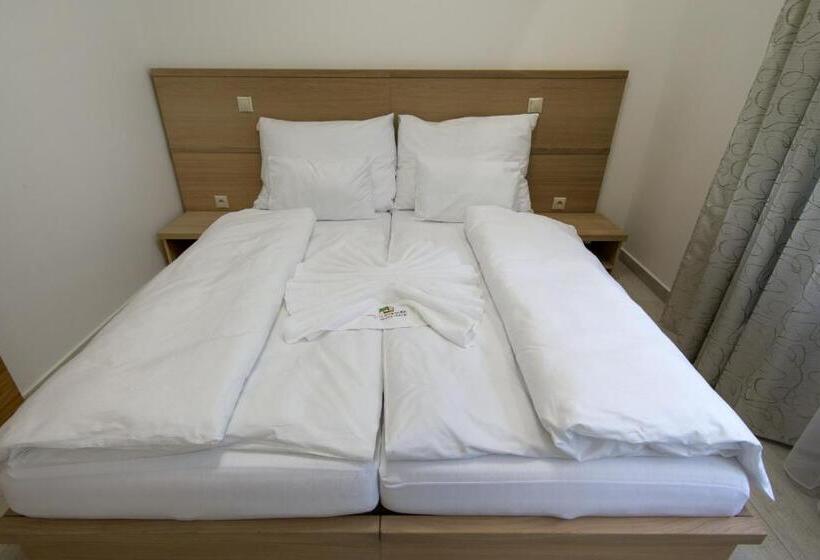 فندق A Restaurace U Stavaře