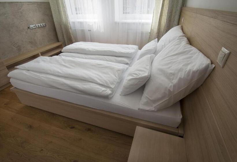 فندق A Restaurace U Stavaře