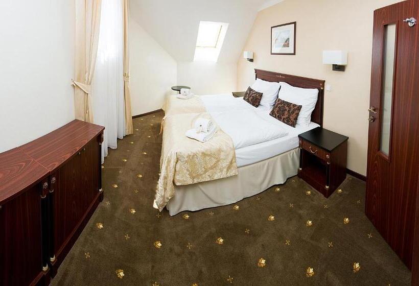 فندق & Apartments U černého Orla