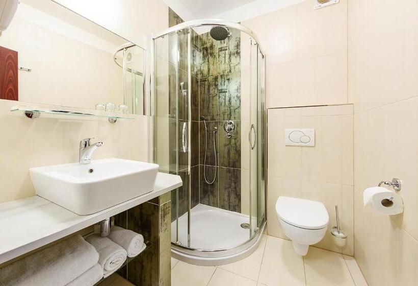 فندق & Apartments U černého Orla