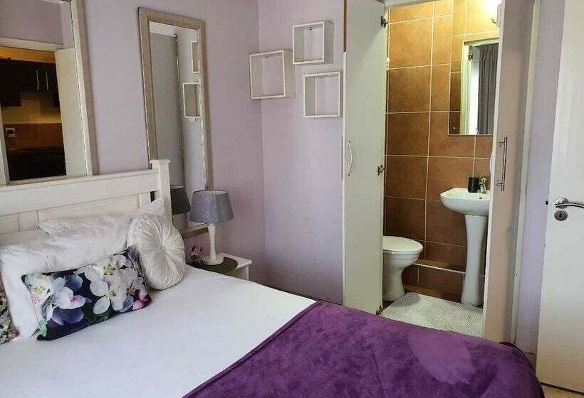 בית מלון כפרי La Loggia Apartments