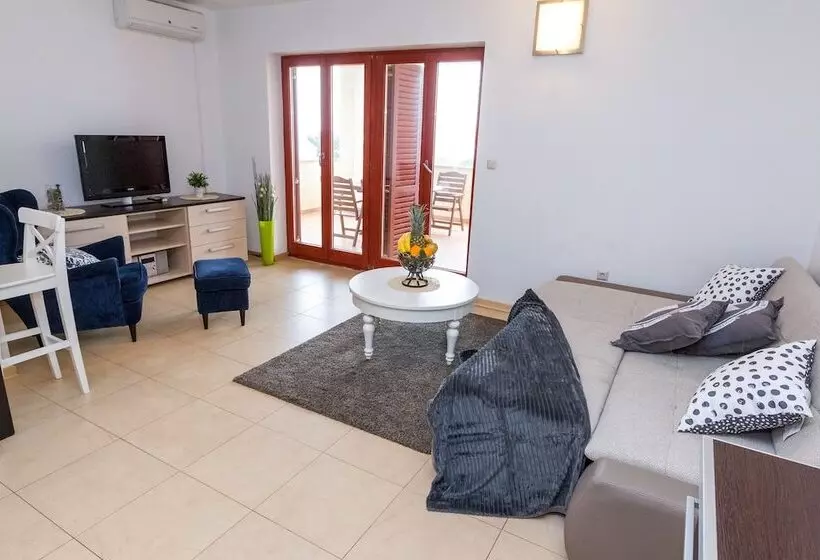 Maru Apartments