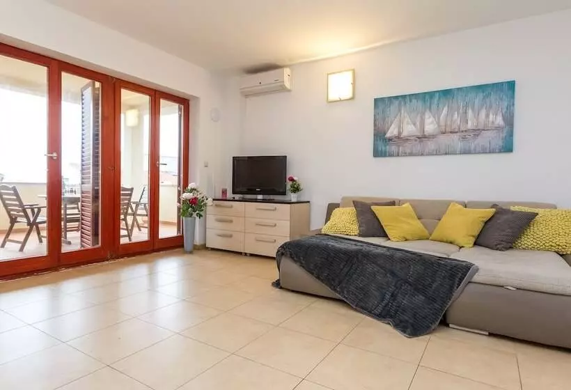Maru Apartments