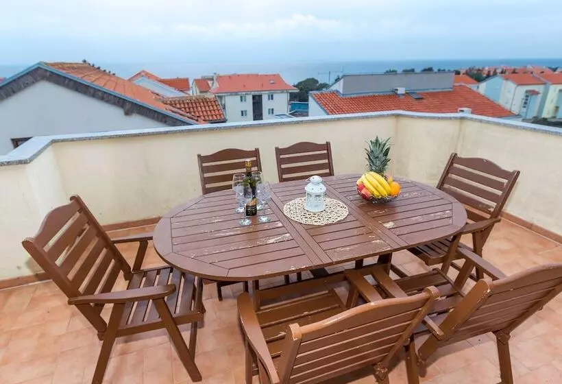 Maru Apartments