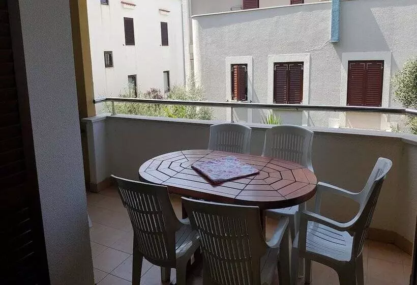 Maru Apartments