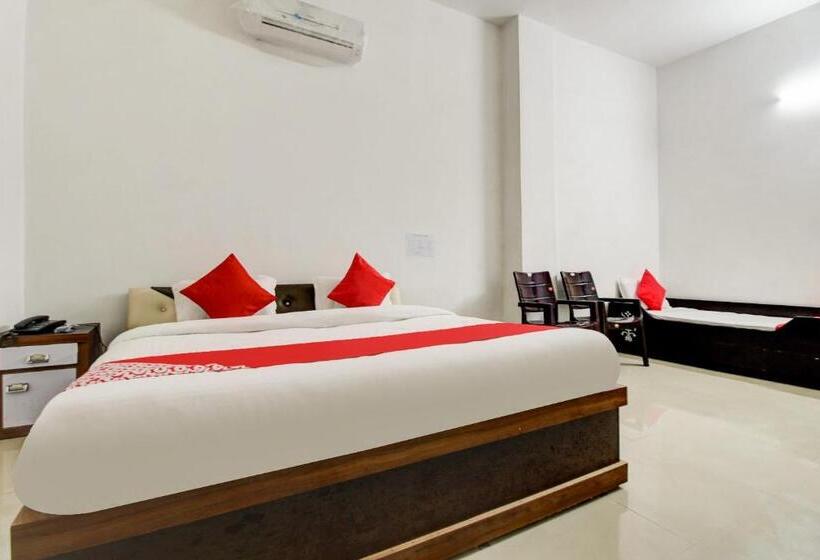 ホテル Pratap Plaza