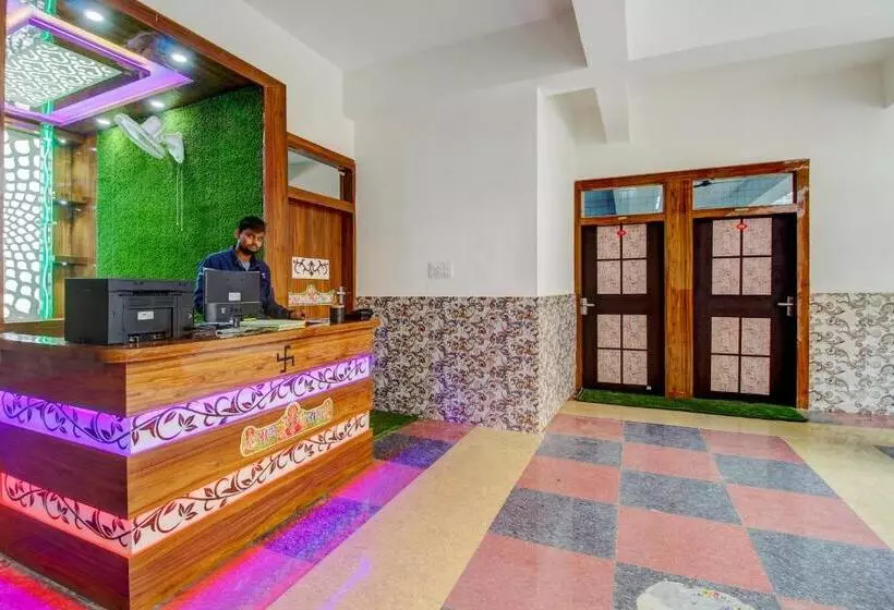 ホテル Pratap Plaza