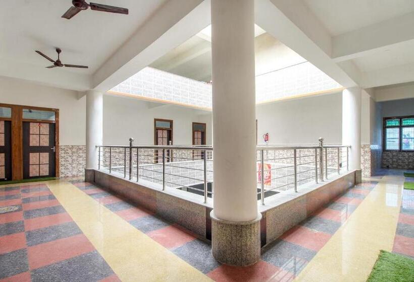 ホテル Pratap Plaza