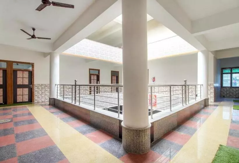 ホテル Pratap Plaza