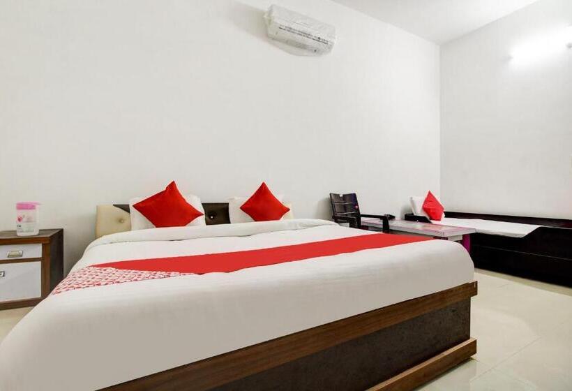 ホテル Pratap Plaza