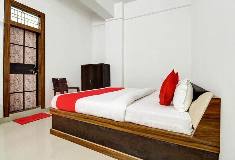 ホテル Pratap Plaza