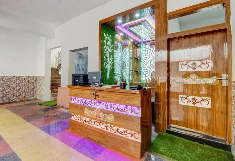 ホテル Pratap Plaza