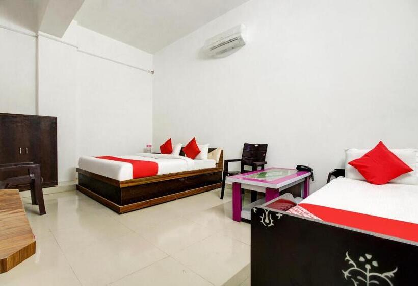 ホテル Pratap Plaza