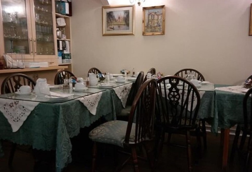 هتل Acorn Guest House