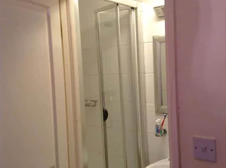 هتل Acorn Guest House