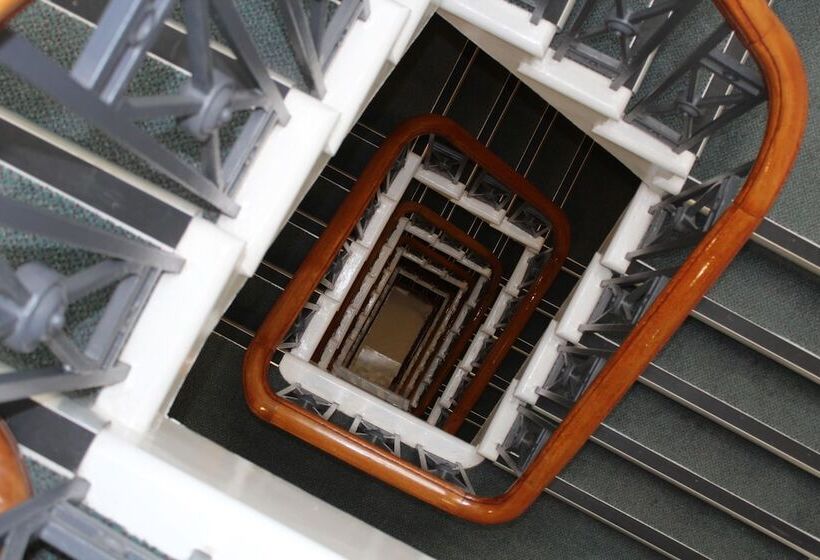 فندق Discovery Inn  Leeds