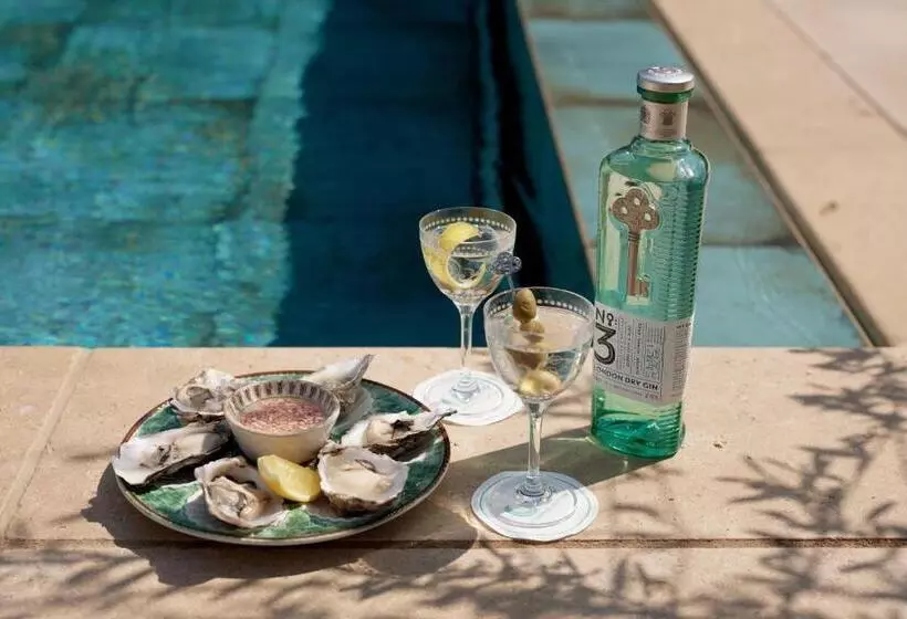 Отель The Retreat, Elcot Park