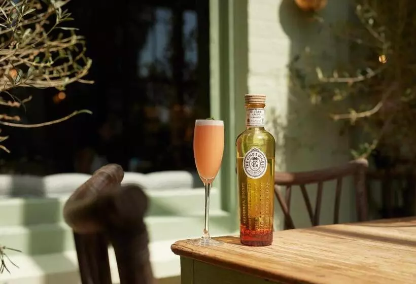 Отель The Retreat, Elcot Park