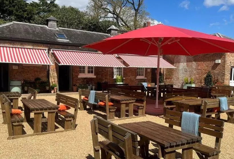 Отель The Retreat, Elcot Park