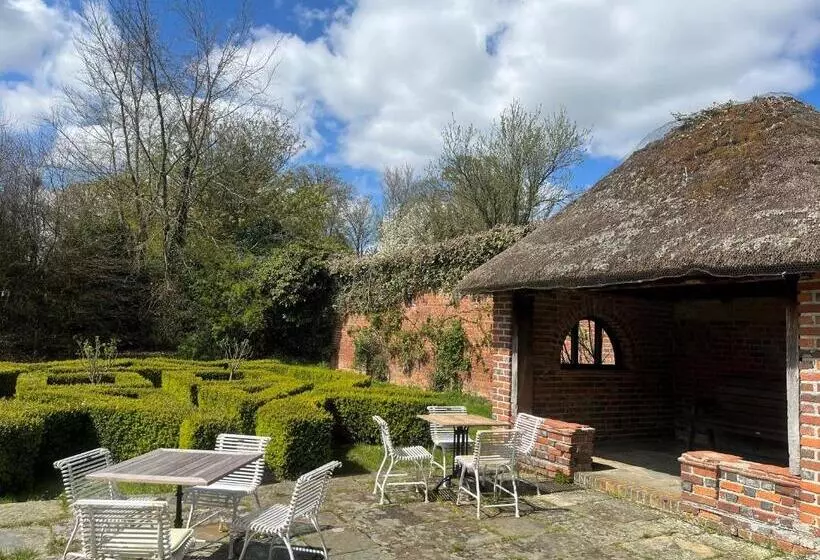 Отель The Retreat, Elcot Park