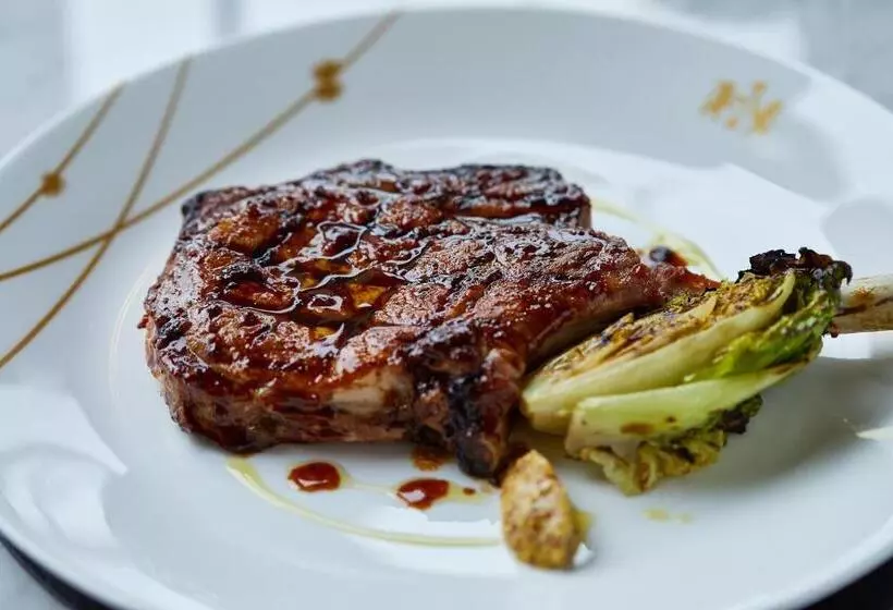 Отель The Retreat, Elcot Park