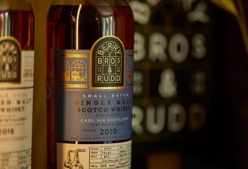 Отель The Retreat, Elcot Park