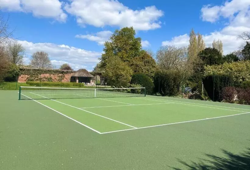 Отель The Retreat, Elcot Park