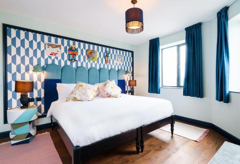 هتل The Camden Town