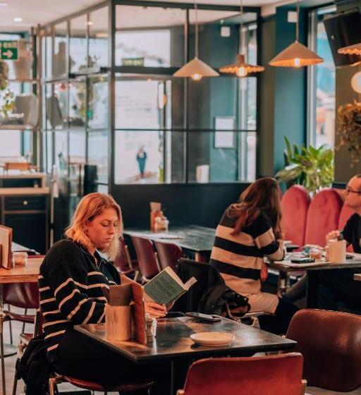 هتل The Camden Town