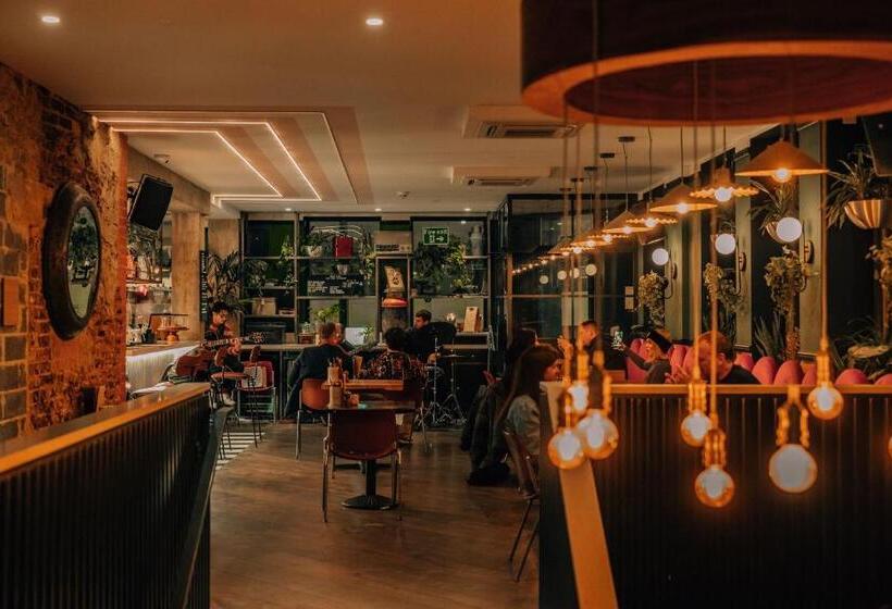 هتل The Camden Town