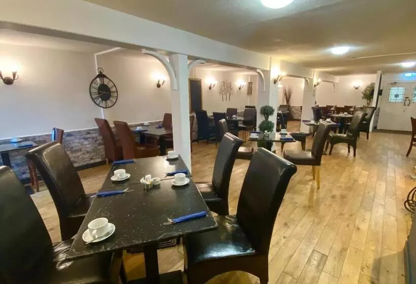 The County Hotel   Self Check In, Speed Wi Fi, Free Parking, Central Location