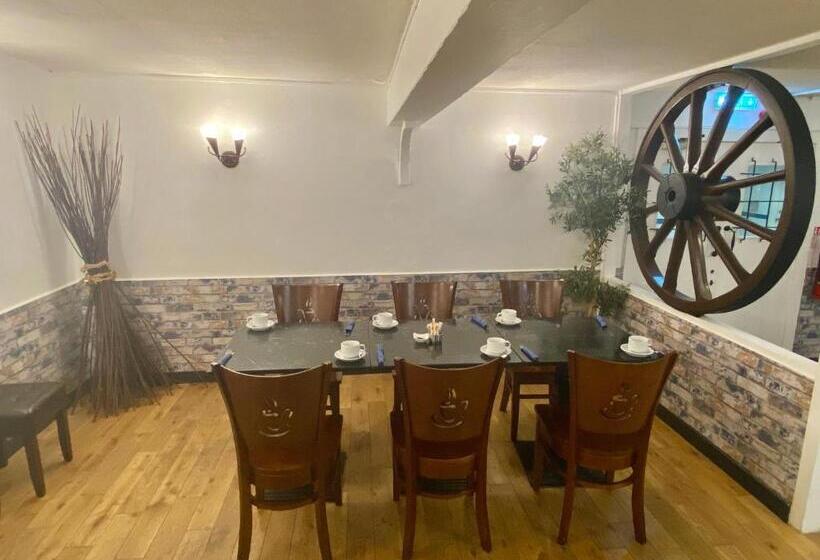 The County Hotel Self Check In, Speed Wi Fi, Free Parking, Central Location