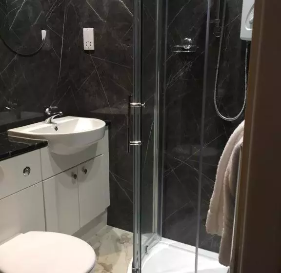 The County Hotel   Self Check In, Speed Wi Fi, Free Parking, Central Location