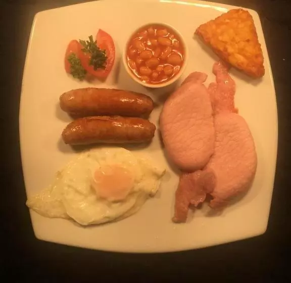 The County Hotel   Self Check In, Speed Wi Fi, Free Parking, Central Location