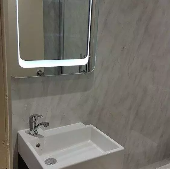 בית מלון כפרי The Hampton Court Guesthouse