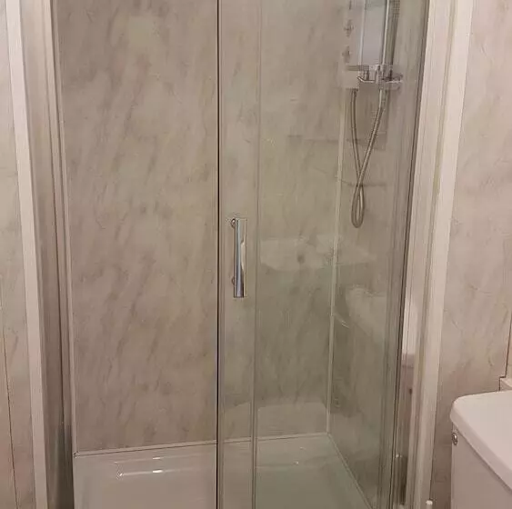 בית מלון כפרי The Hampton Court Guesthouse