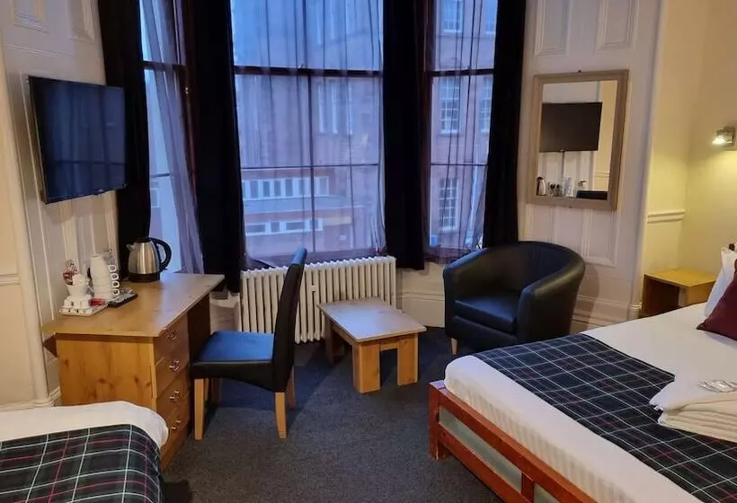 בית מלון כפרי The Hampton Court Guesthouse