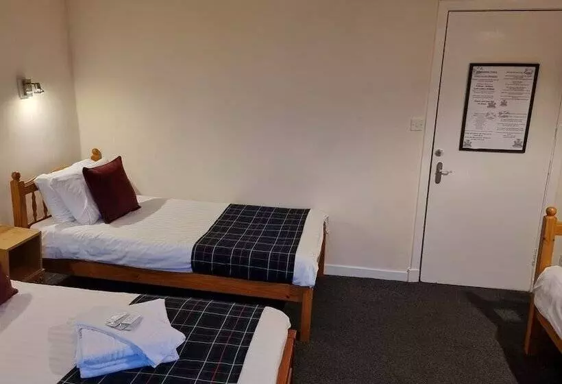 בית מלון כפרי The Hampton Court Guesthouse