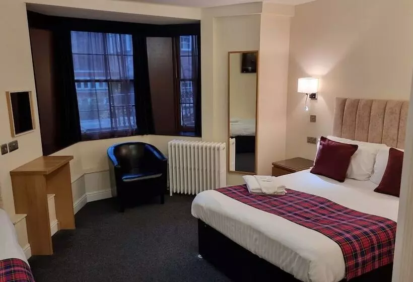 בית מלון כפרי The Hampton Court Guesthouse