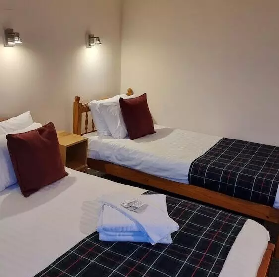 בית מלון כפרי The Hampton Court Guesthouse