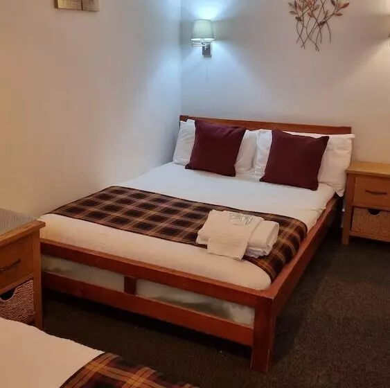 בית מלון כפרי The Hampton Court Guesthouse