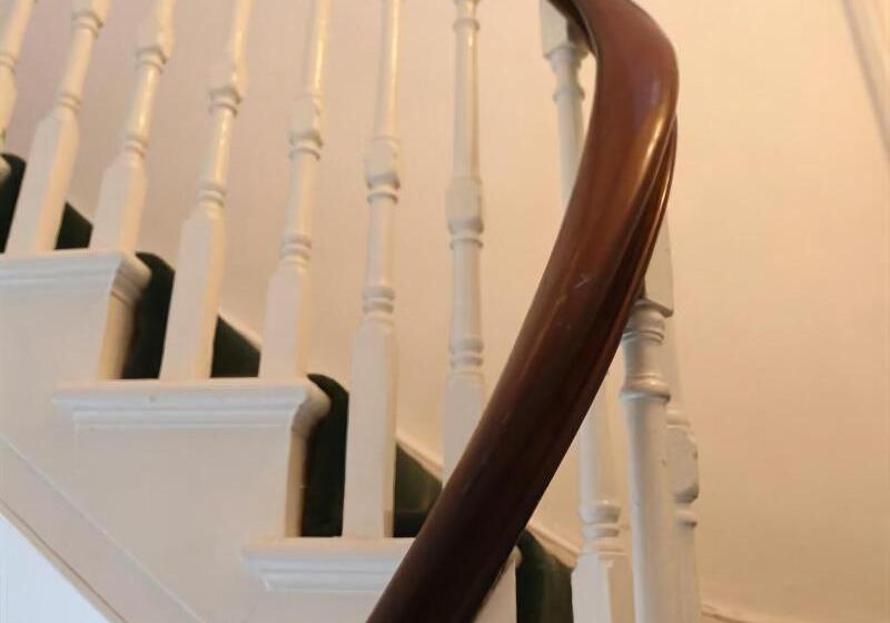 Highlands Hotel And Bar