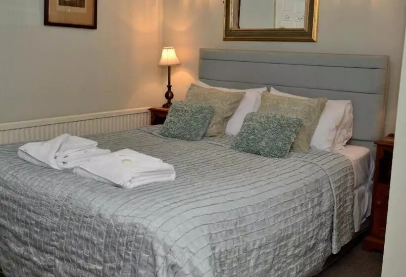 בית מלון כפרי White Horse & Griffin