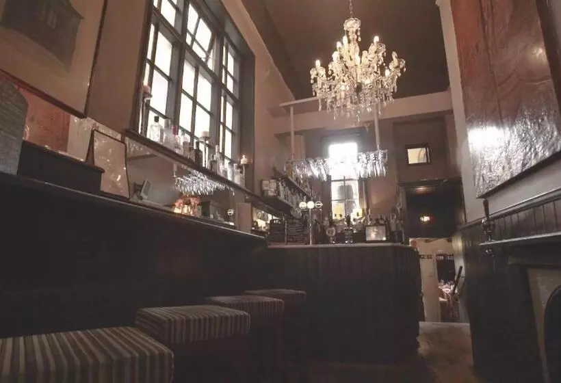 בית מלון כפרי White Horse & Griffin