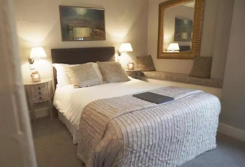 בית מלון כפרי White Horse & Griffin