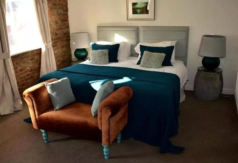 בית מלון כפרי White Horse & Griffin