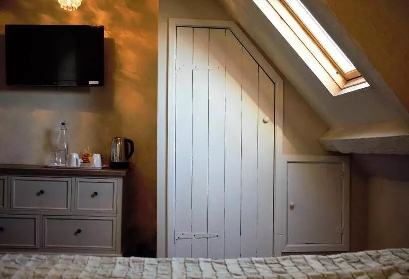 בית מלון כפרי White Horse & Griffin